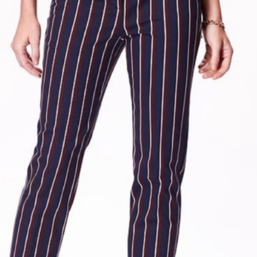 Old Navy Capri Navy striped NWT